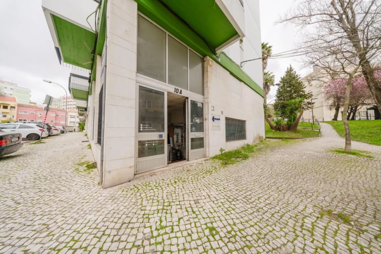 Negócio para Venda em Benfica Foto 1