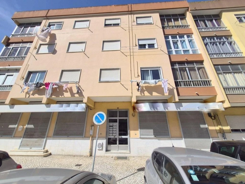 Apartamento T2 para Venda em Rio de Mouro Foto 15