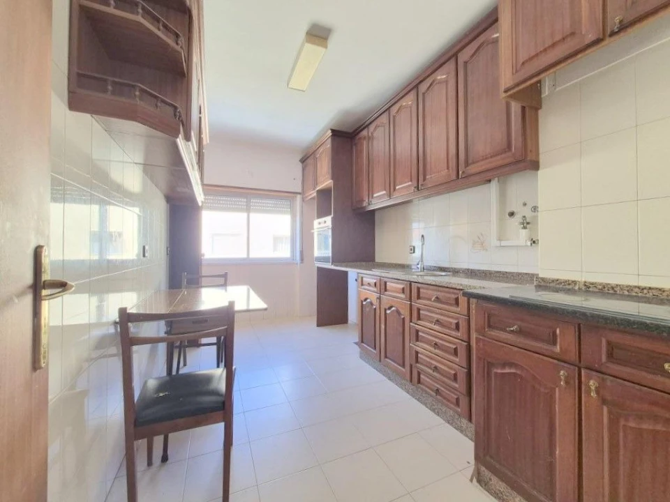 Apartamento T2 para Venda em Rio de Mouro Foto 5