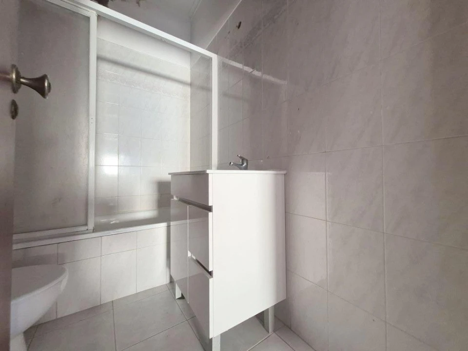 Apartamento T2 para Venda em Rio de Mouro Foto 11