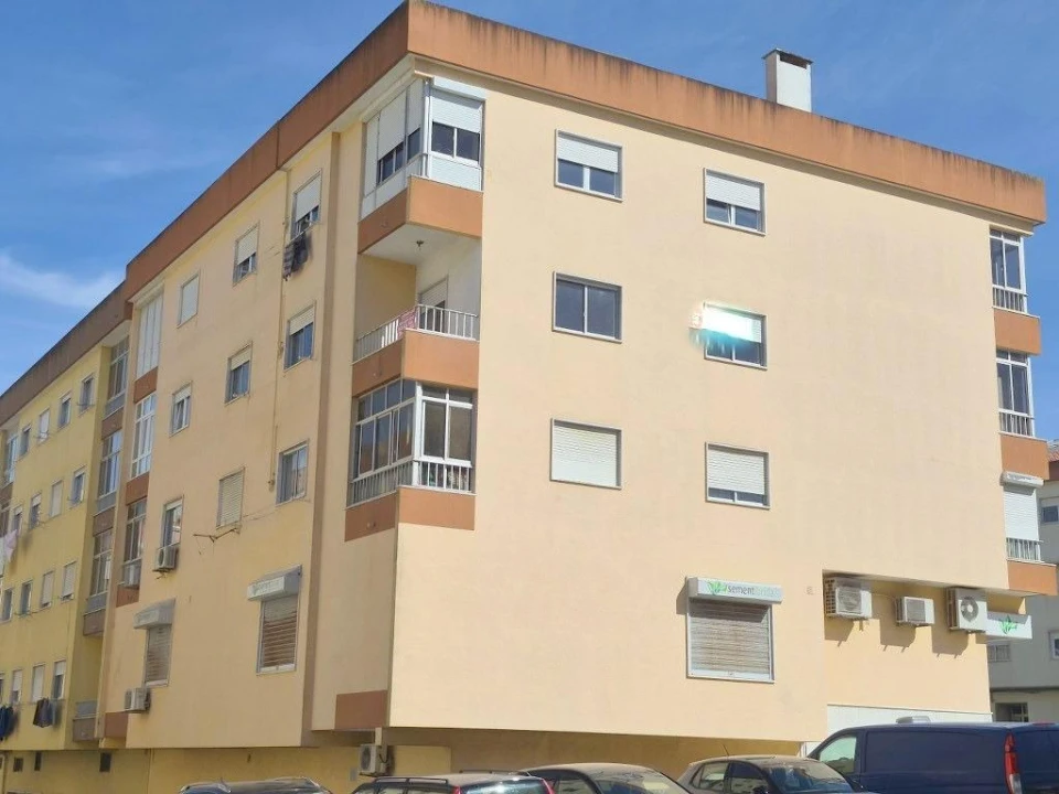 Apartamento T2 para Venda em Rio de Mouro Foto 16