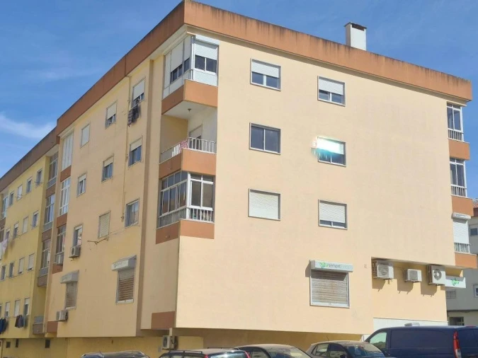 Apartamento T2 para Venda em Rio de Mouro Foto 16