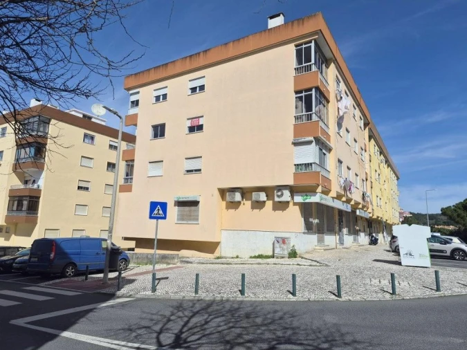 Apartamento T2 para Venda em Rio de Mouro Foto 2