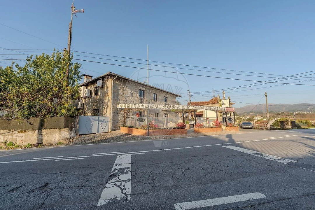 Moradia T4 para Venda em Águas Santas e Moure Foto 1