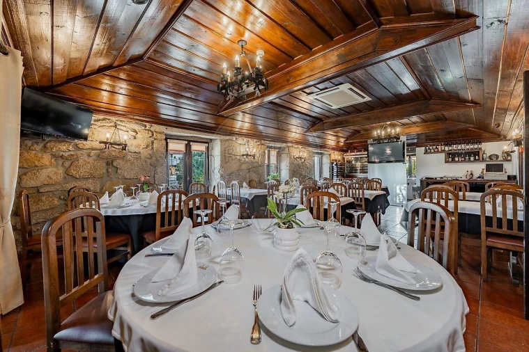 Moradia T4 para Venda em Águas Santas e Moure Foto 14