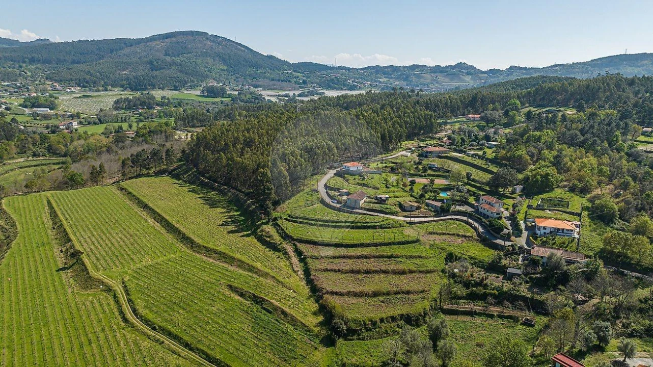 Terreno para Venda em Águas Santas e Moure Foto 13