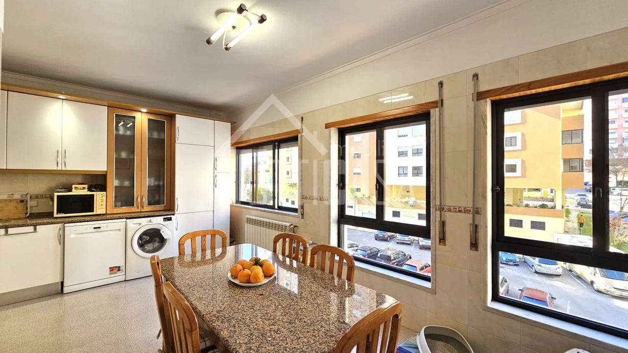 Apartamento T3 para Venda em Póvoa de Santa Iria e Forte da Casa Foto 3