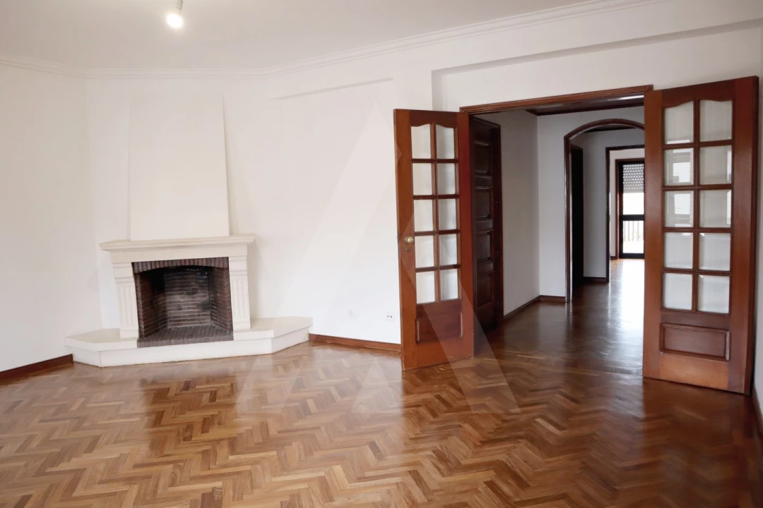 Apartamento T3 para Arrendamento em Glória e Vera Cruz Foto 1