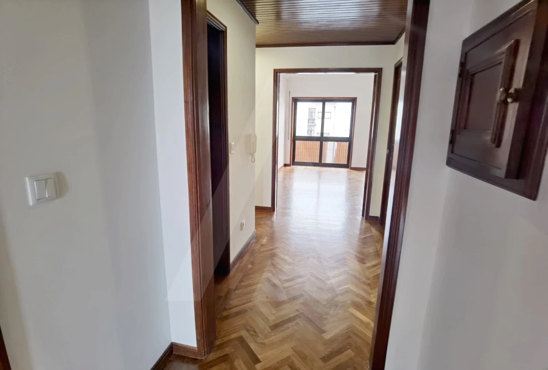 Apartamento T3 para Arrendamento em Glória e Vera Cruz Foto 10