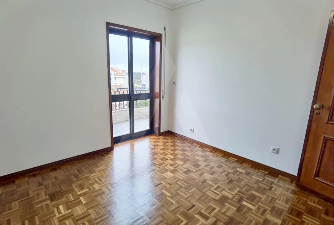 Apartamento T3 para Arrendamento em Glória e Vera Cruz Foto 14