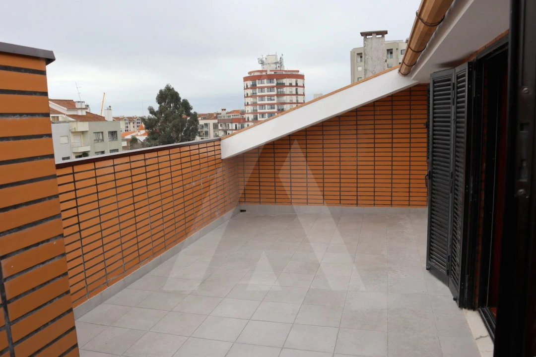 Apartamento T3 para Arrendamento em Glória e Vera Cruz Foto 24