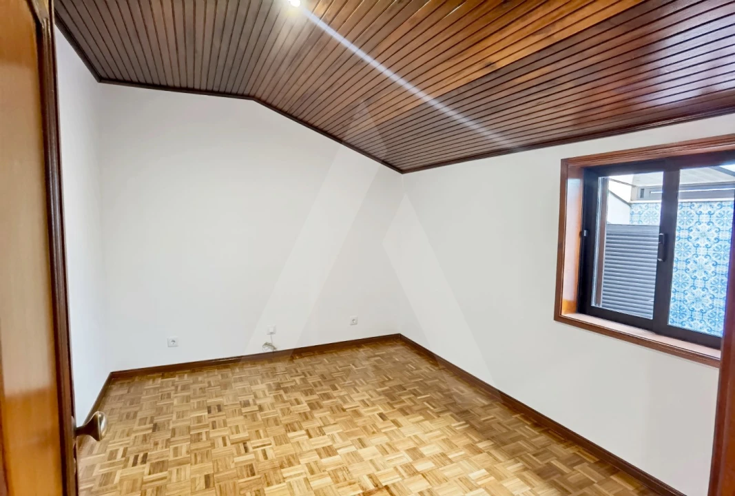 Apartamento T3 para Arrendamento em Glória e Vera Cruz Foto 27