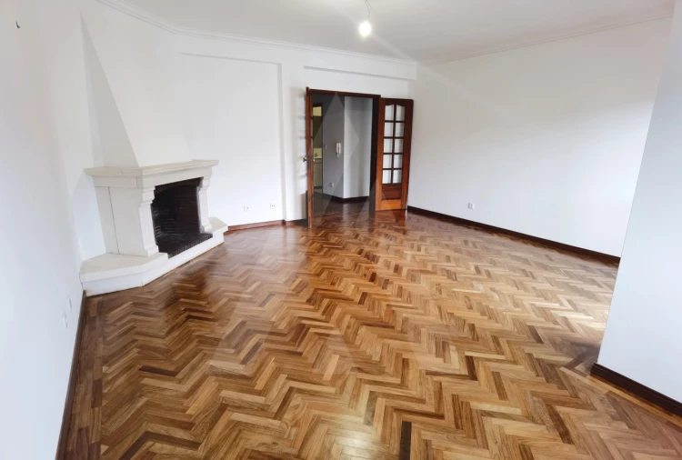 Apartamento T3 para Arrendamento em Glória e Vera Cruz Foto 2