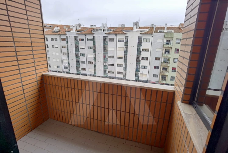 Apartamento T3 para Arrendamento em Glória e Vera Cruz Foto 4