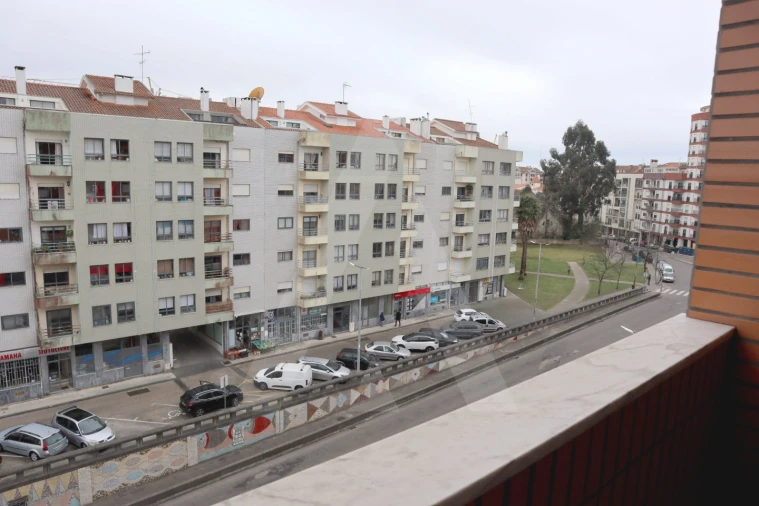 Apartamento T3 para Arrendamento em Glória e Vera Cruz Foto 5