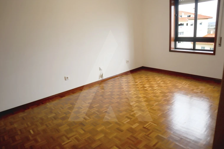 Apartamento T3 para Arrendamento em Glória e Vera Cruz Foto 17