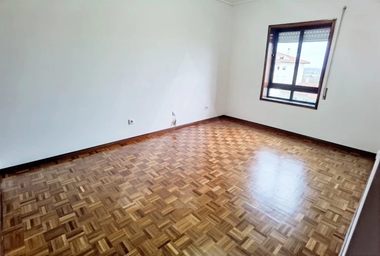 Apartamento T3 para Arrendamento em Glória e Vera Cruz Foto 18