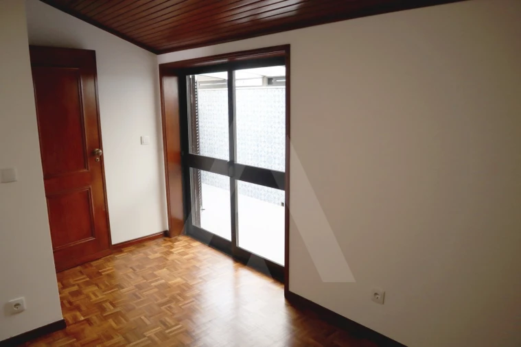 Apartamento T3 para Arrendamento em Glória e Vera Cruz Foto 28