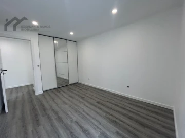 Moradia T2 para Venda em A dos Cunhados e Maceira