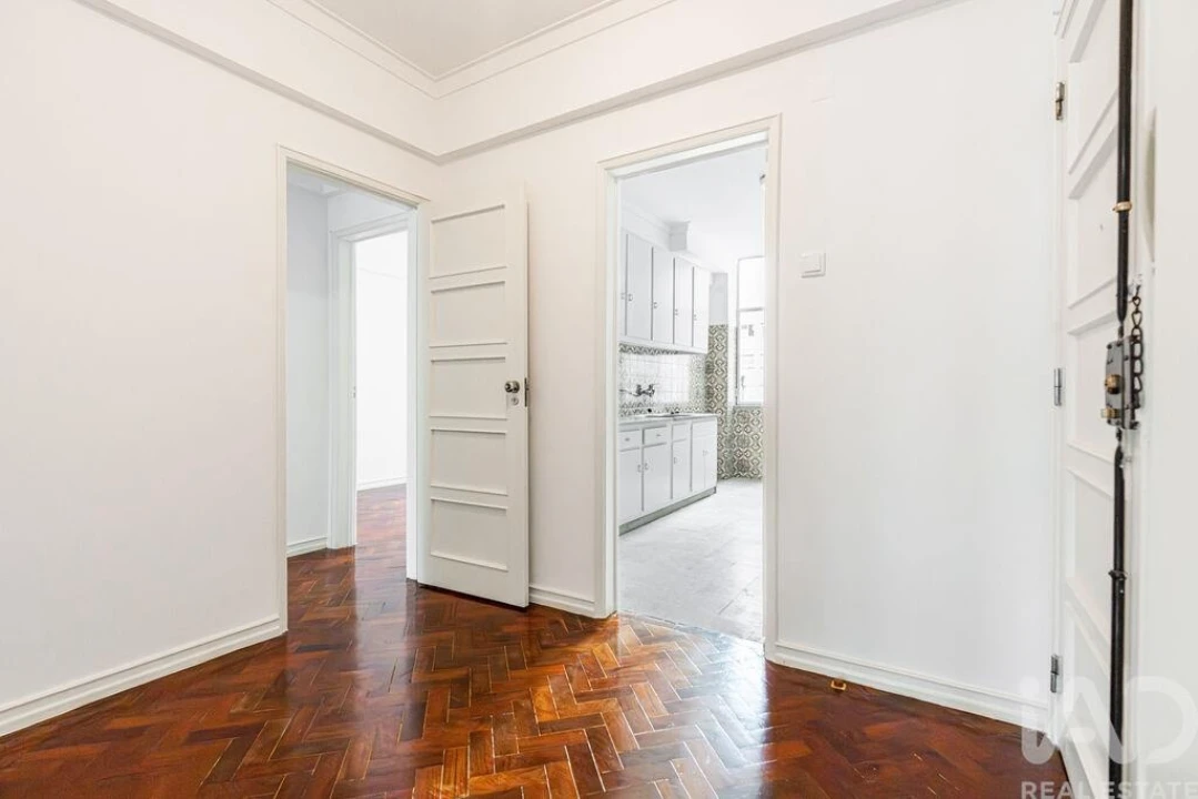 Apartamento T2 para Arrendamento em Alvalade Foto 4