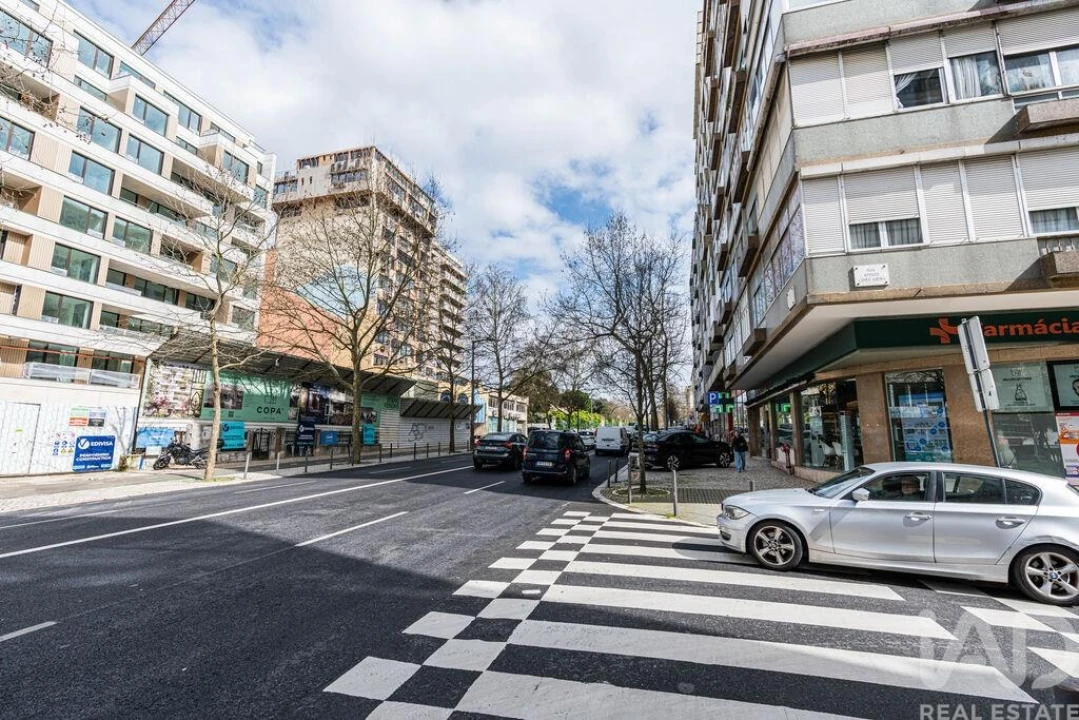 Apartamento T2 para Arrendamento em Alvalade Foto 1