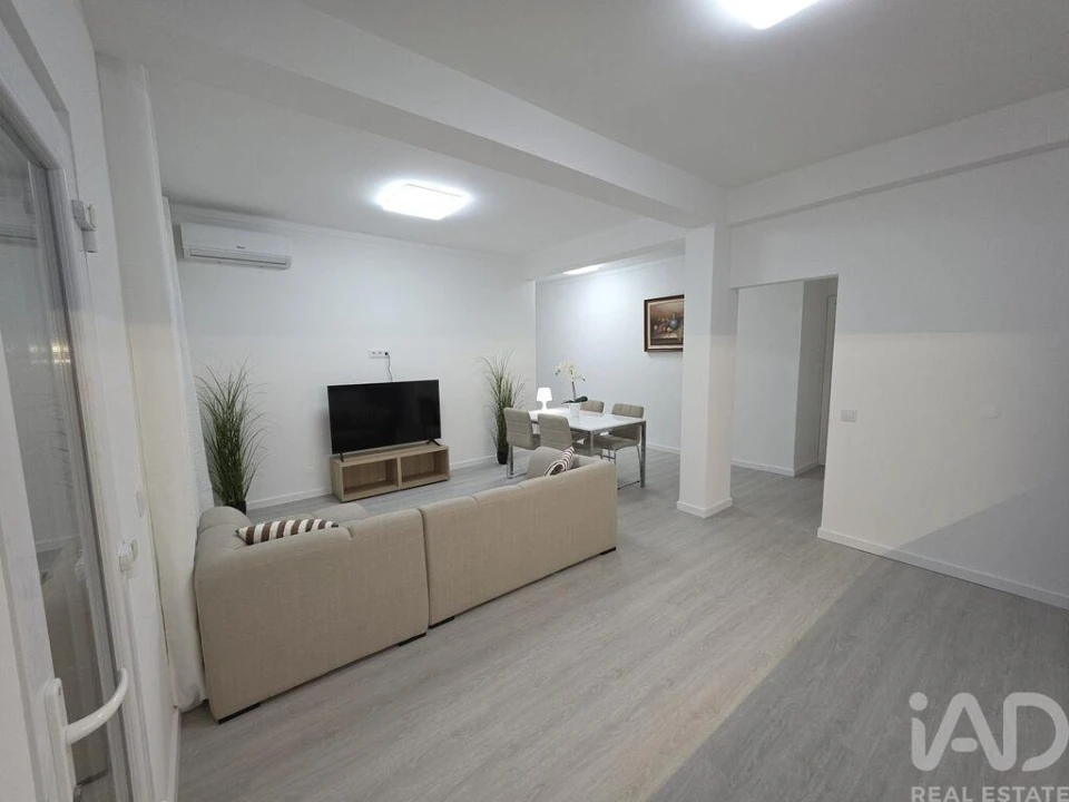 Apartamento T2 para Venda em Faro (Sé e São Pedro) Foto 2