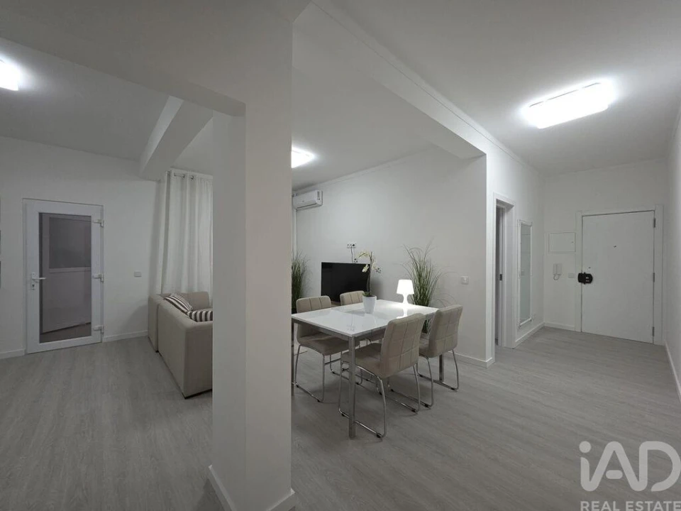 Apartamento T2 para Venda em Faro (Sé e São Pedro) Foto 3