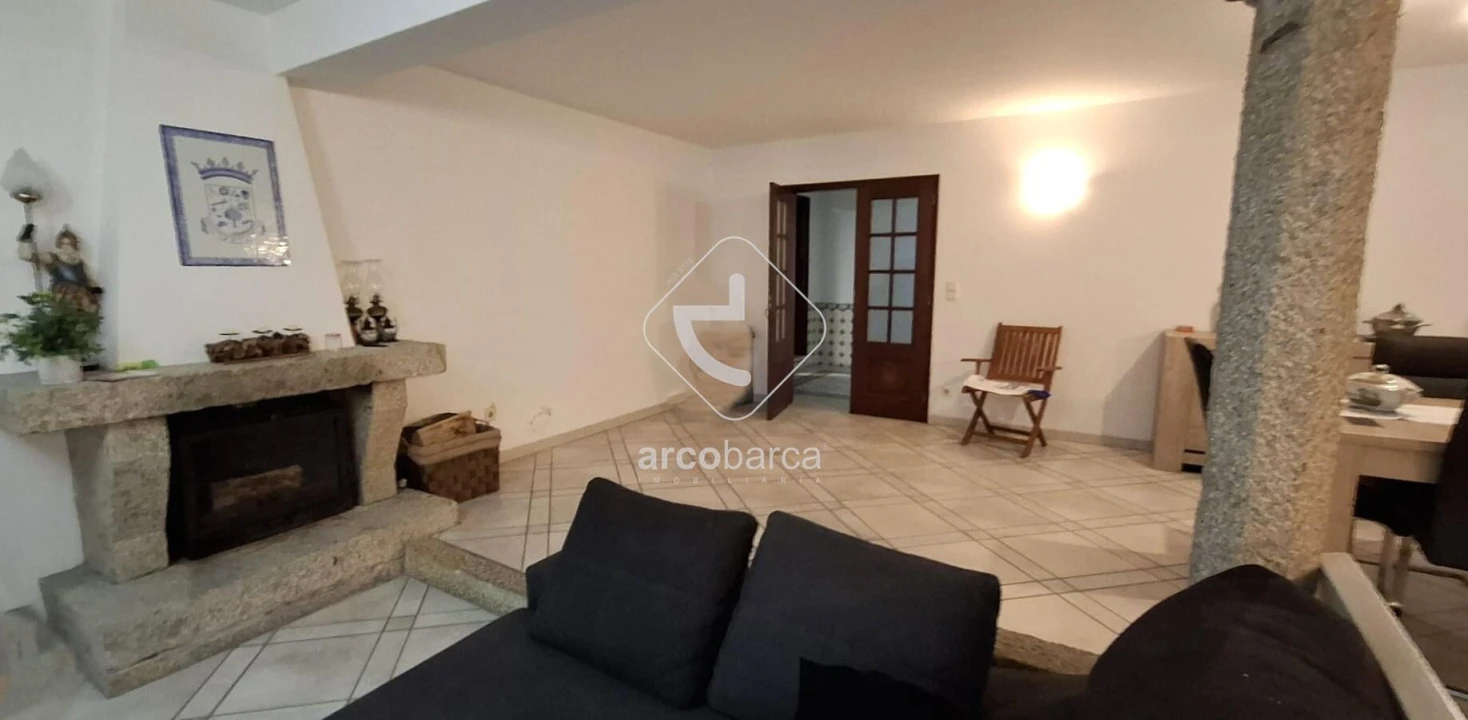 Moradia T4 para Venda em Arcozelo Foto 5