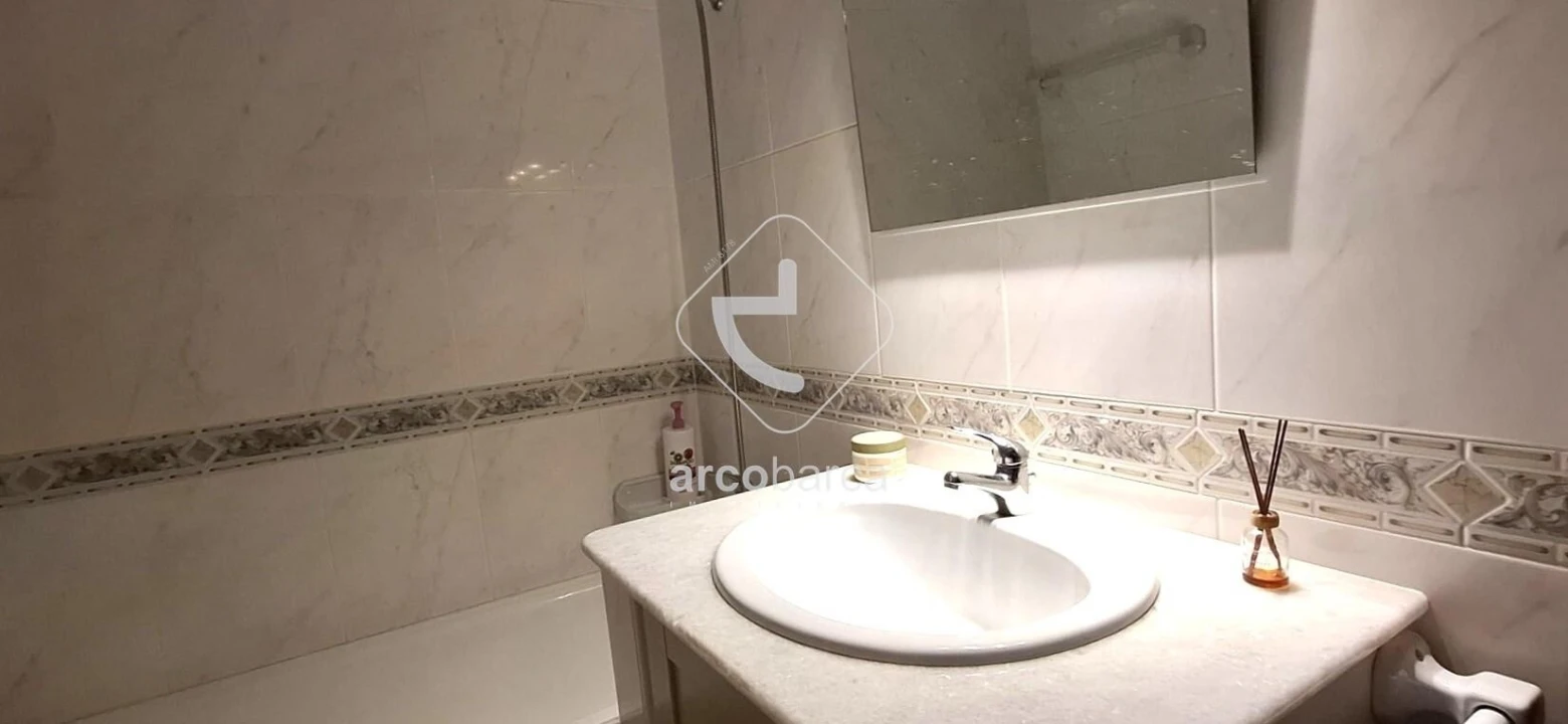 Moradia T4 para Venda em Arcozelo Foto 33