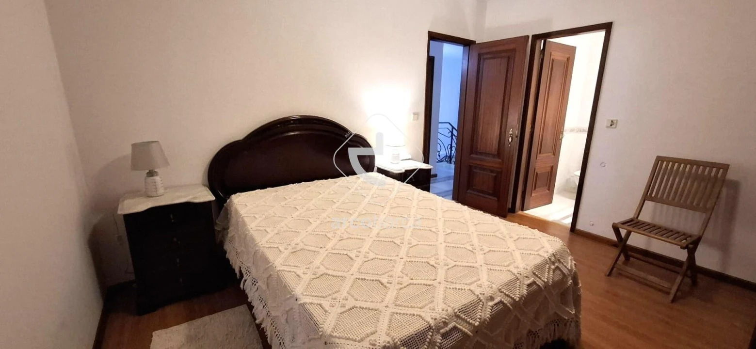 Moradia T4 para Venda em Arcozelo Foto 30