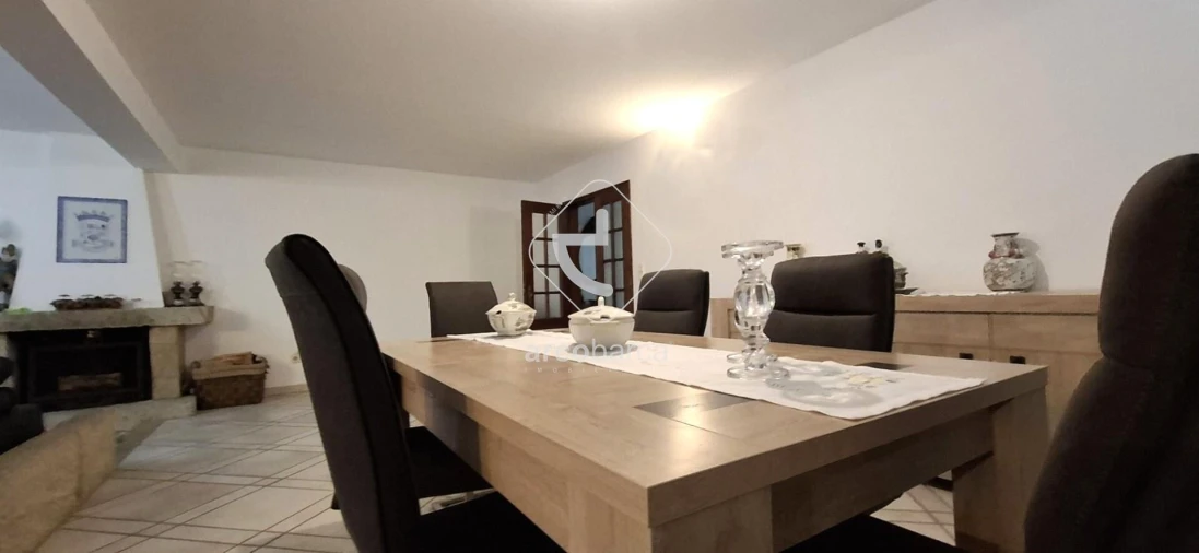 Moradia T4 para Venda em Arcozelo Foto 8