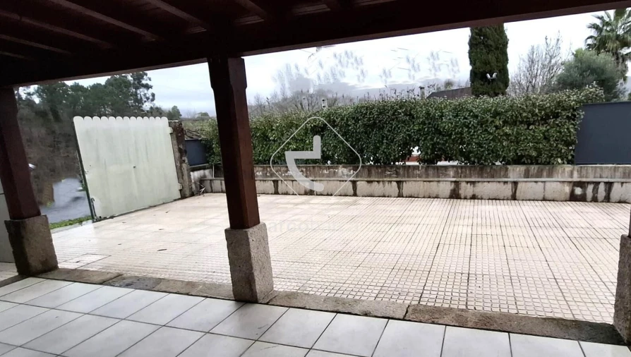 Moradia T4 para Venda em Arcozelo Foto 40