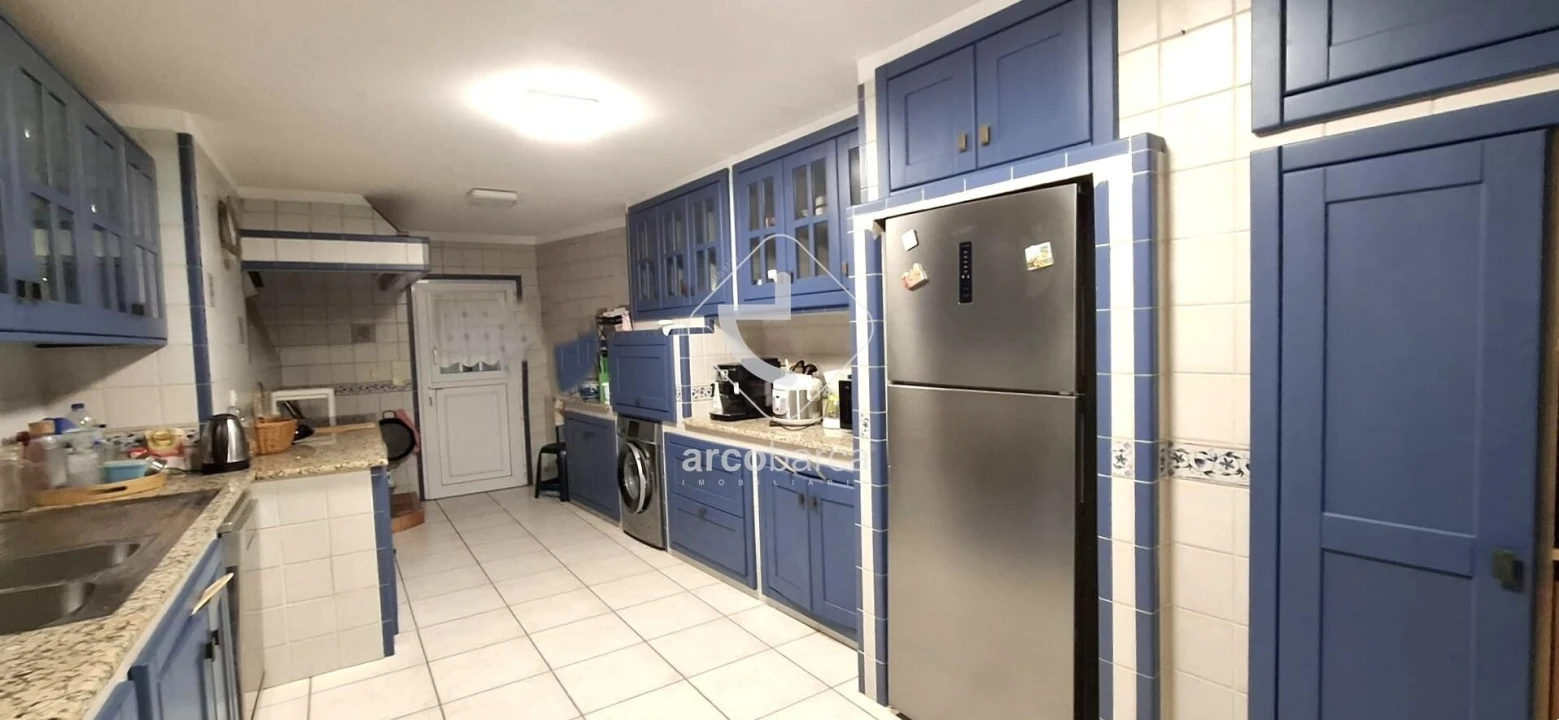 Moradia T4 para Venda em Arcozelo Foto 4