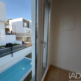 Moradia T3 para Arrendamento em Rio de Mouro