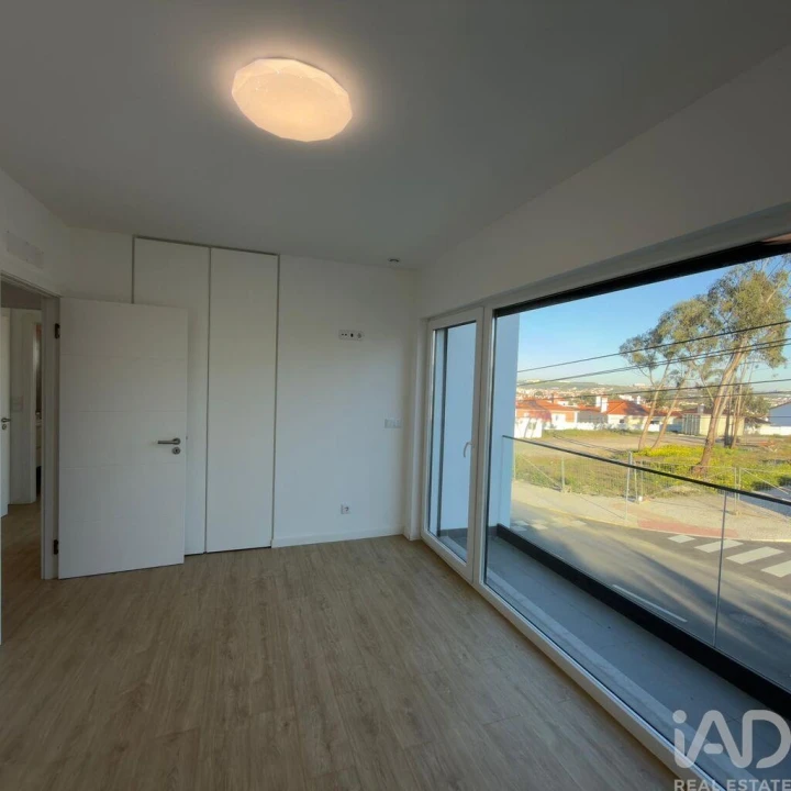 Moradia T3 para Arrendamento em Rio de Mouro Foto 17