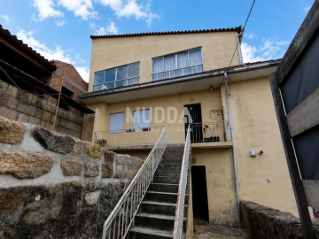 Moradia T5 para Venda em Santa Maria Maior