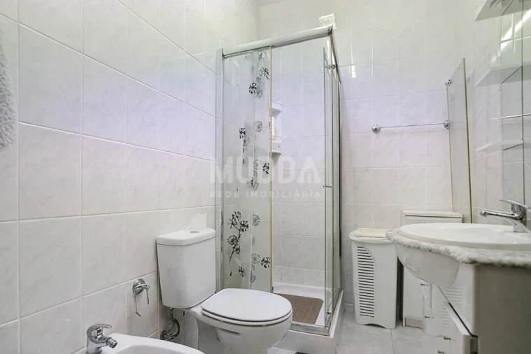 Moradia T5 para Venda em Santa Maria Maior Foto 21