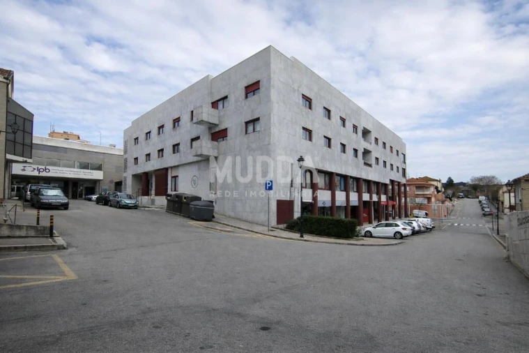 Moradia T5 para Venda em Santa Maria Maior Foto 35