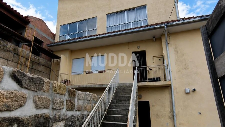 Moradia T5 para Venda em Santa Maria Maior
