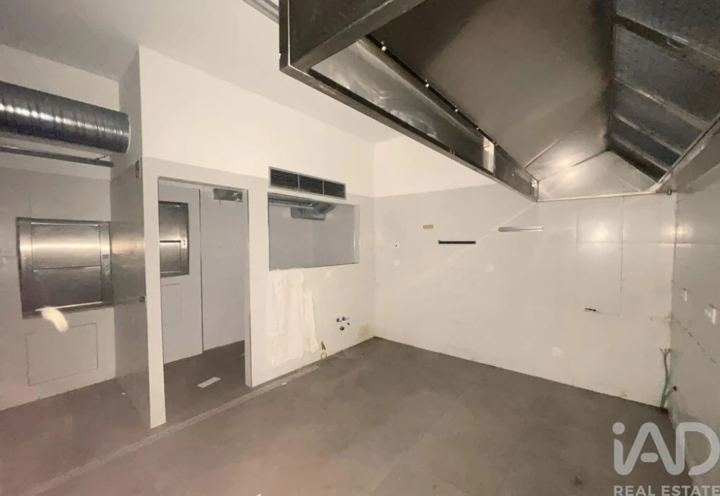 Loja para Arrendamento em Arroios Foto 15