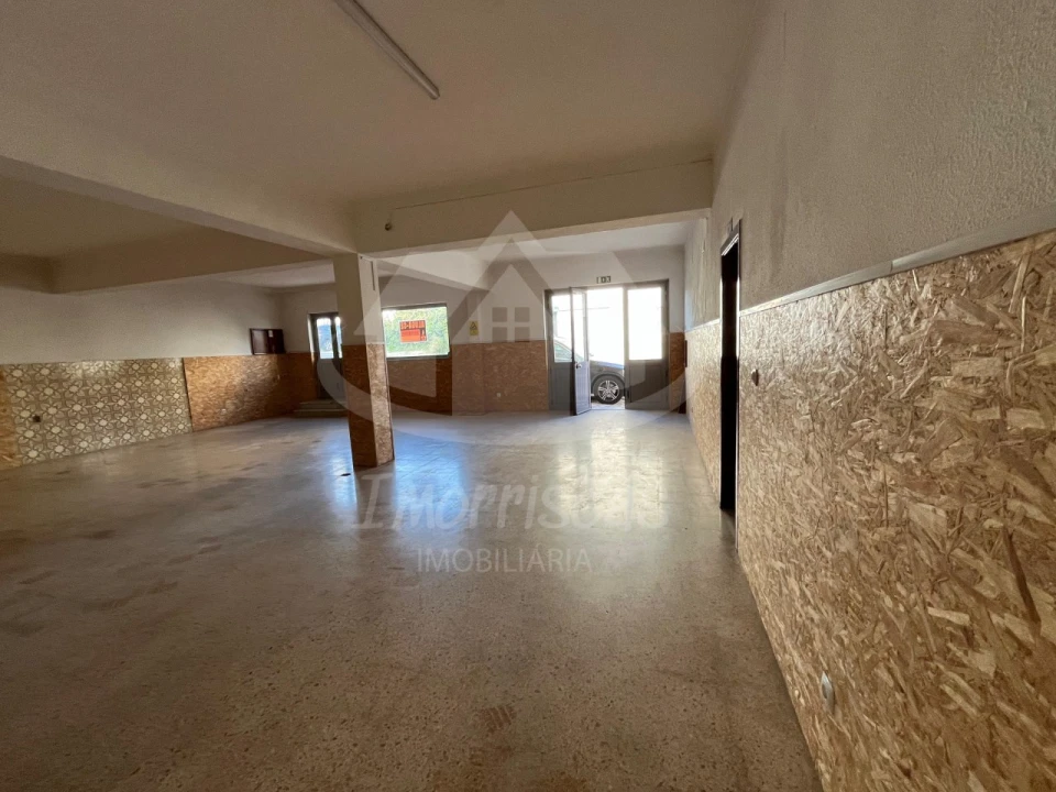 Loja para Arrendamento em Santa Iria de Azoia, São João da Talha e Bobadela Foto 3