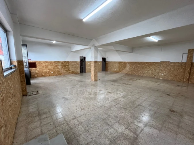 Loja para Arrendamento em Santa Iria de Azoia, São João da Talha e Bobadela Foto 4