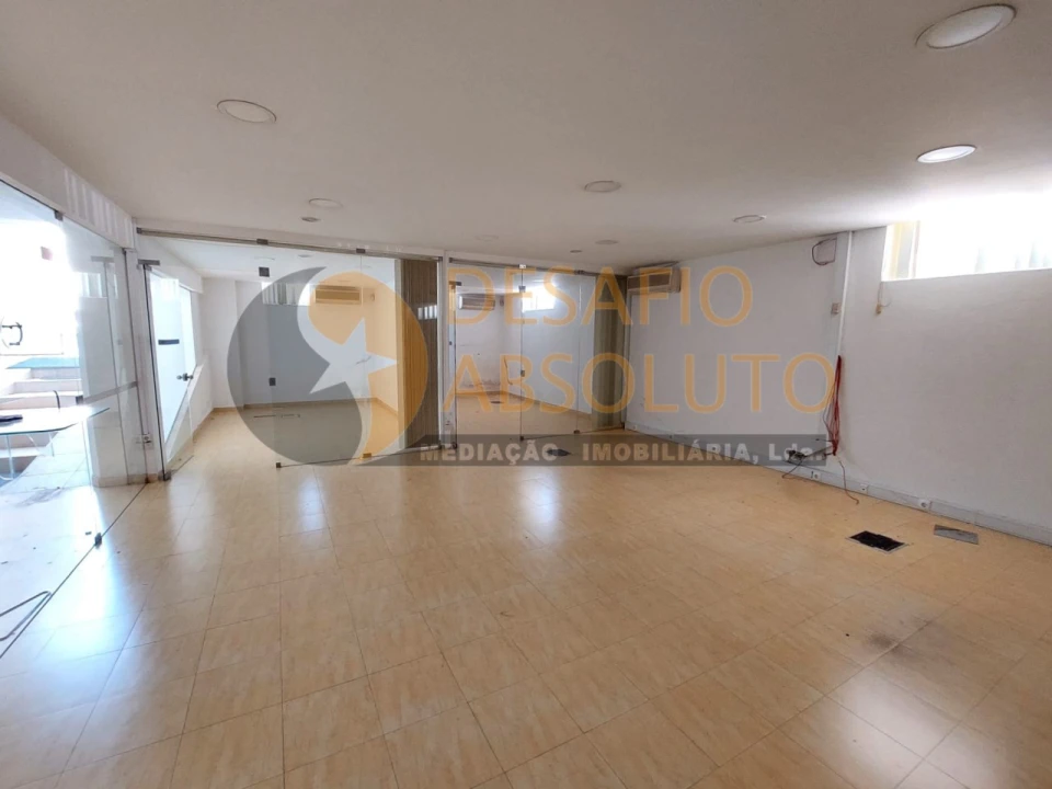 Garagem para Venda em Setubal (São Sebastião) Foto 1