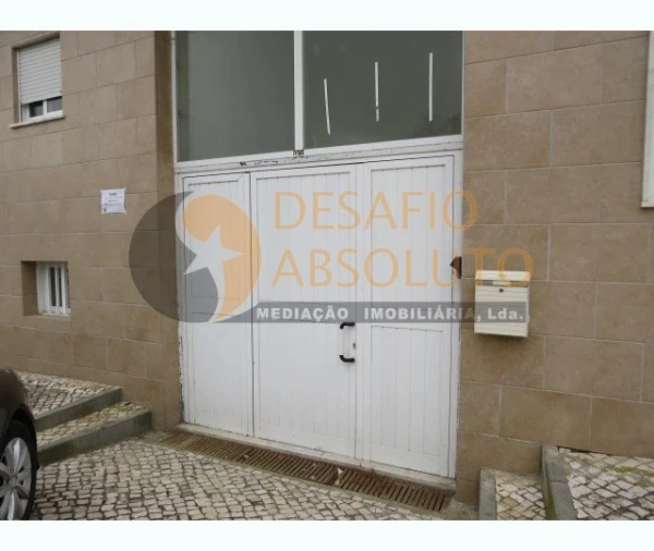 Garagem para Venda em Setubal (São Sebastião) Foto 1