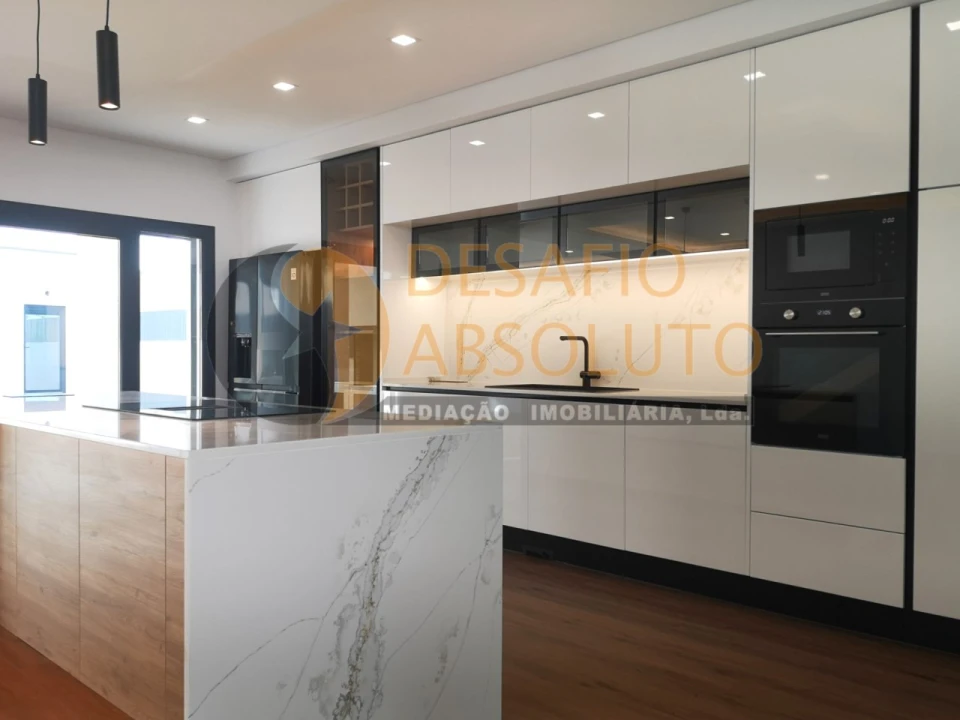 Moradia T4 para Venda em Fernao Ferro Foto 21