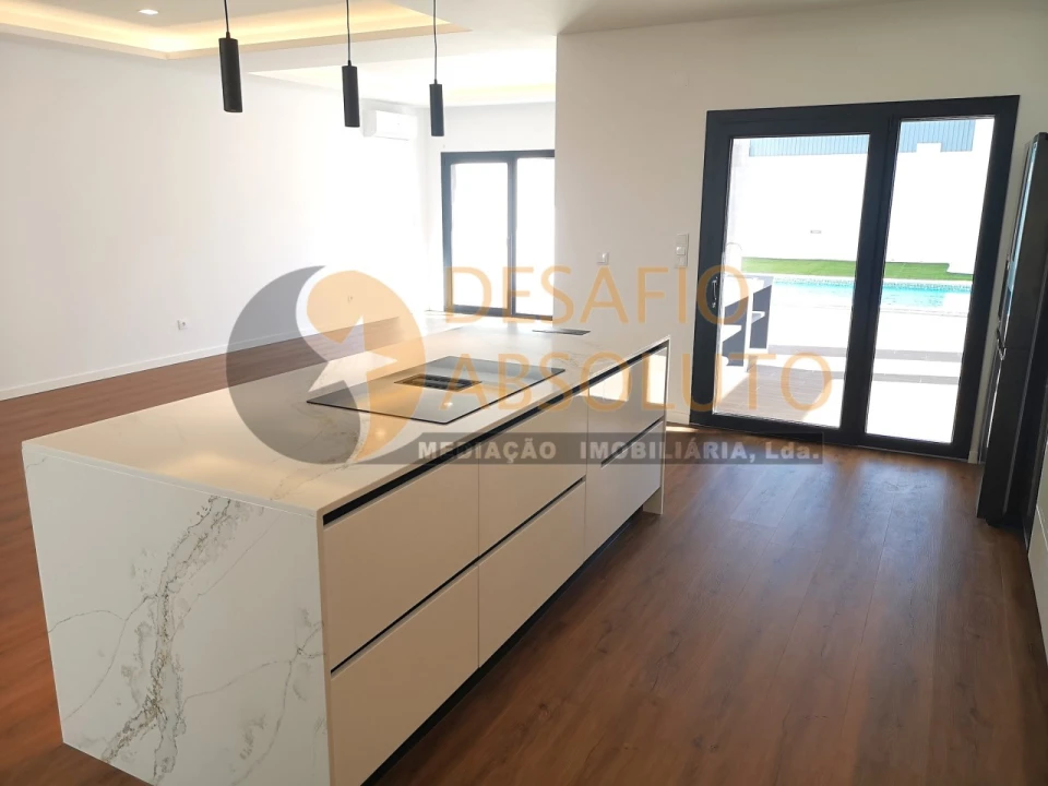 Moradia T4 para Venda em Fernao Ferro Foto 22