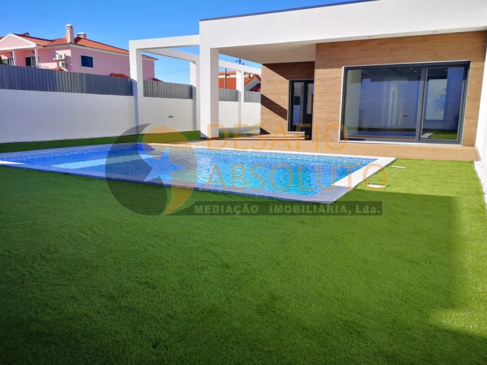 Moradia T4 para Venda em Fernao Ferro Foto 32