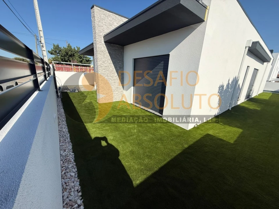 Moradia T4 para Venda em Fernao Ferro Foto 1