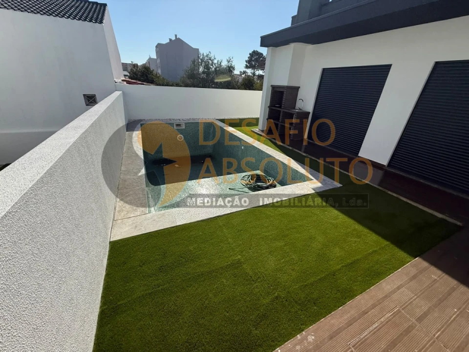 Moradia T4 para Venda em Fernao Ferro Foto 5