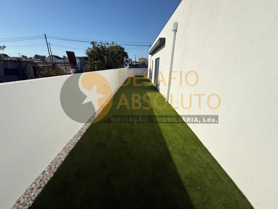Moradia T4 para Venda em Fernao Ferro Foto 8